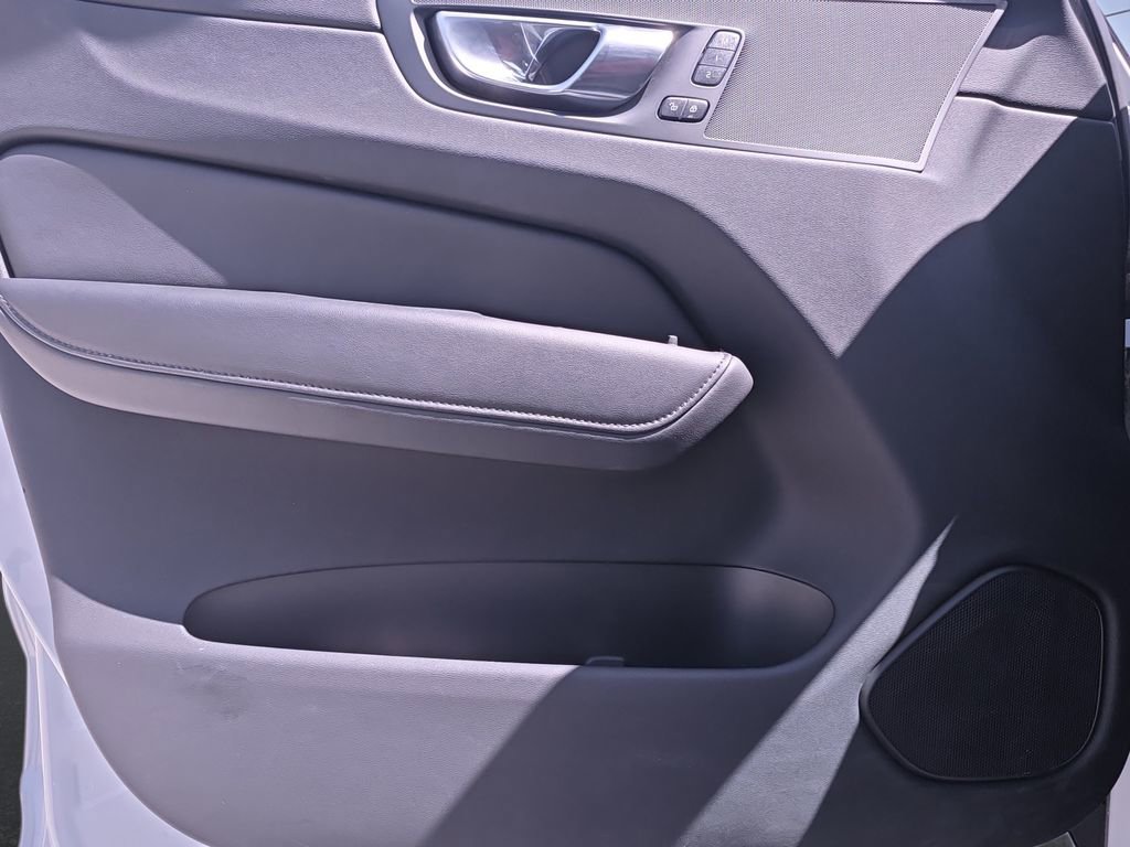 Certified 2023 Volvo XC60 T8 Plus AWD/4WD image 30