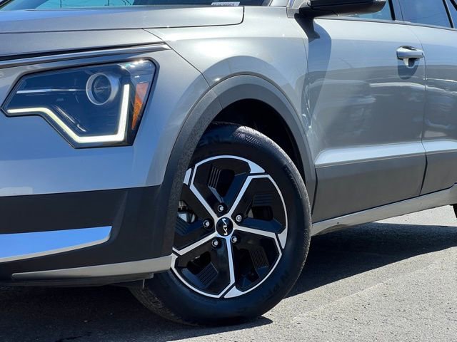 Certified 2023 Kia Niro EX image 2