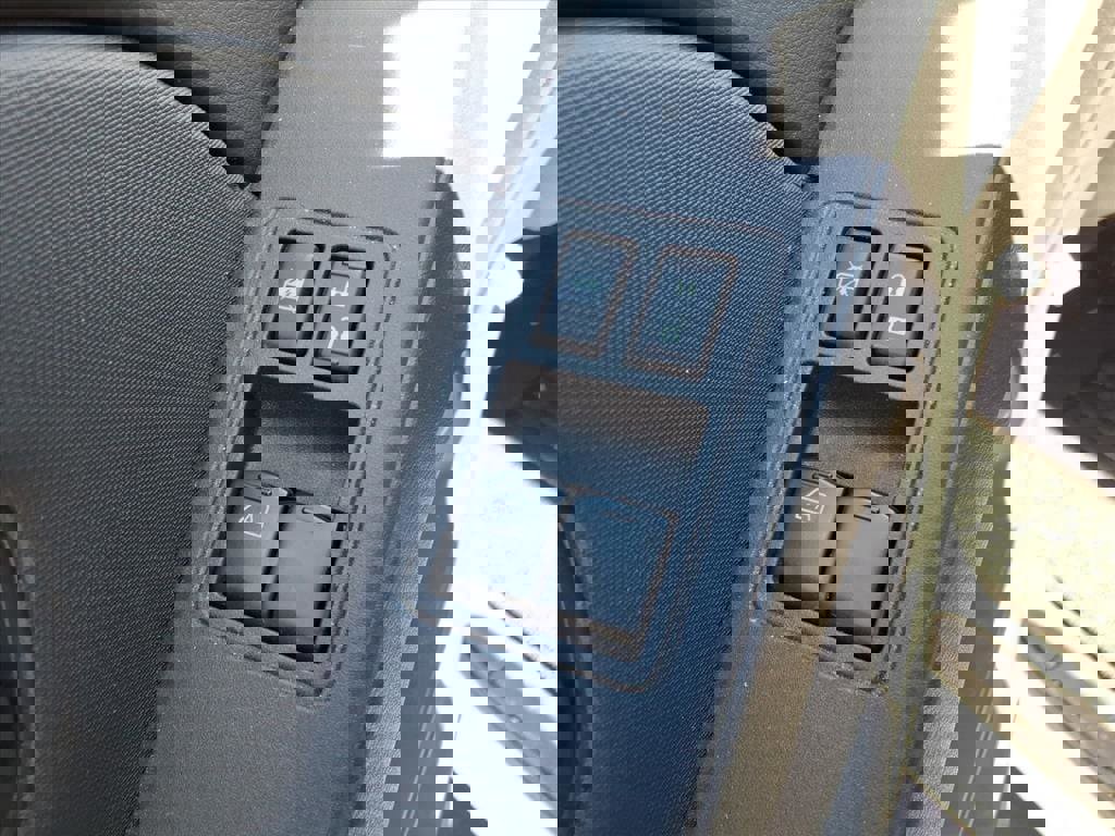 Used 2024 Nissan Frontier S w/ S Utility Package image 8