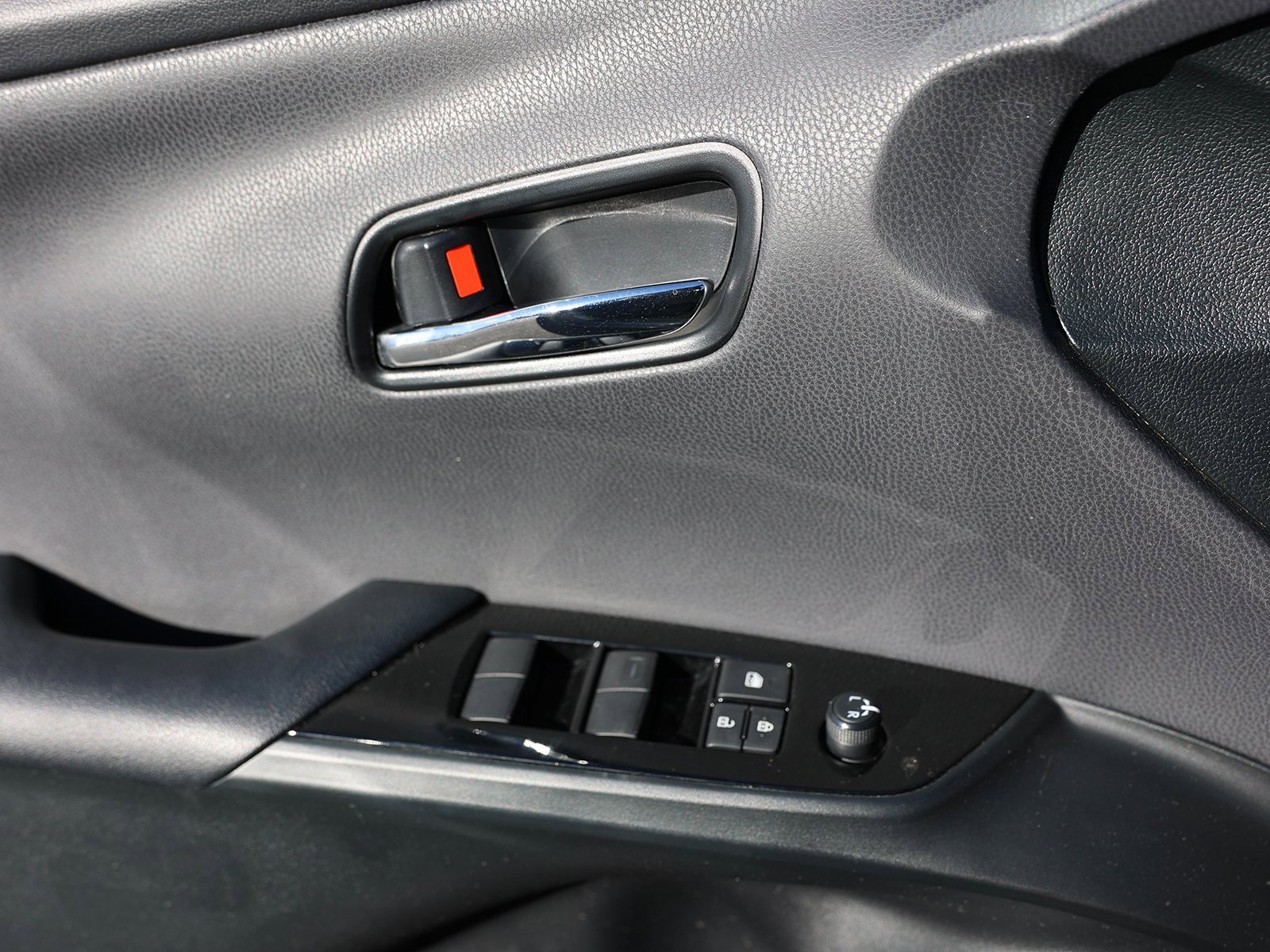 Used 2022 Toyota Prius Prime LE image 35