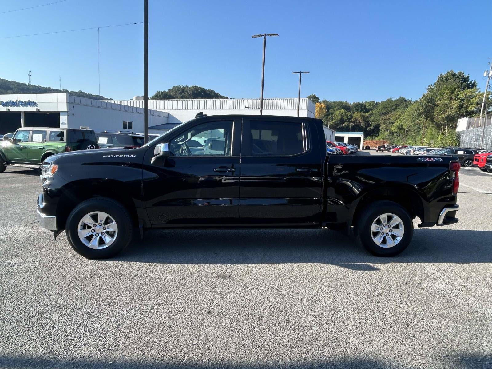Used 2025 Chevrolet Silverado 1500 LT AWD/4WD image 4
