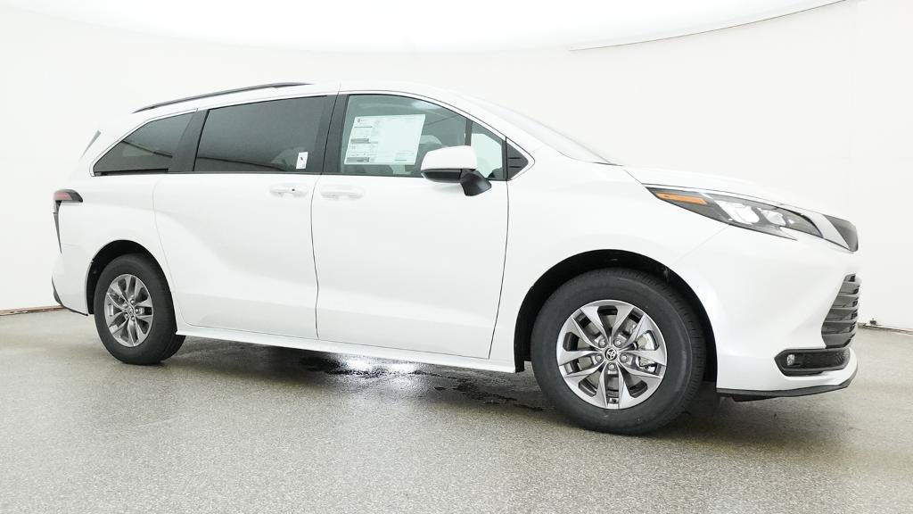 New 2026 Toyota Sienna XLE FWD image 31