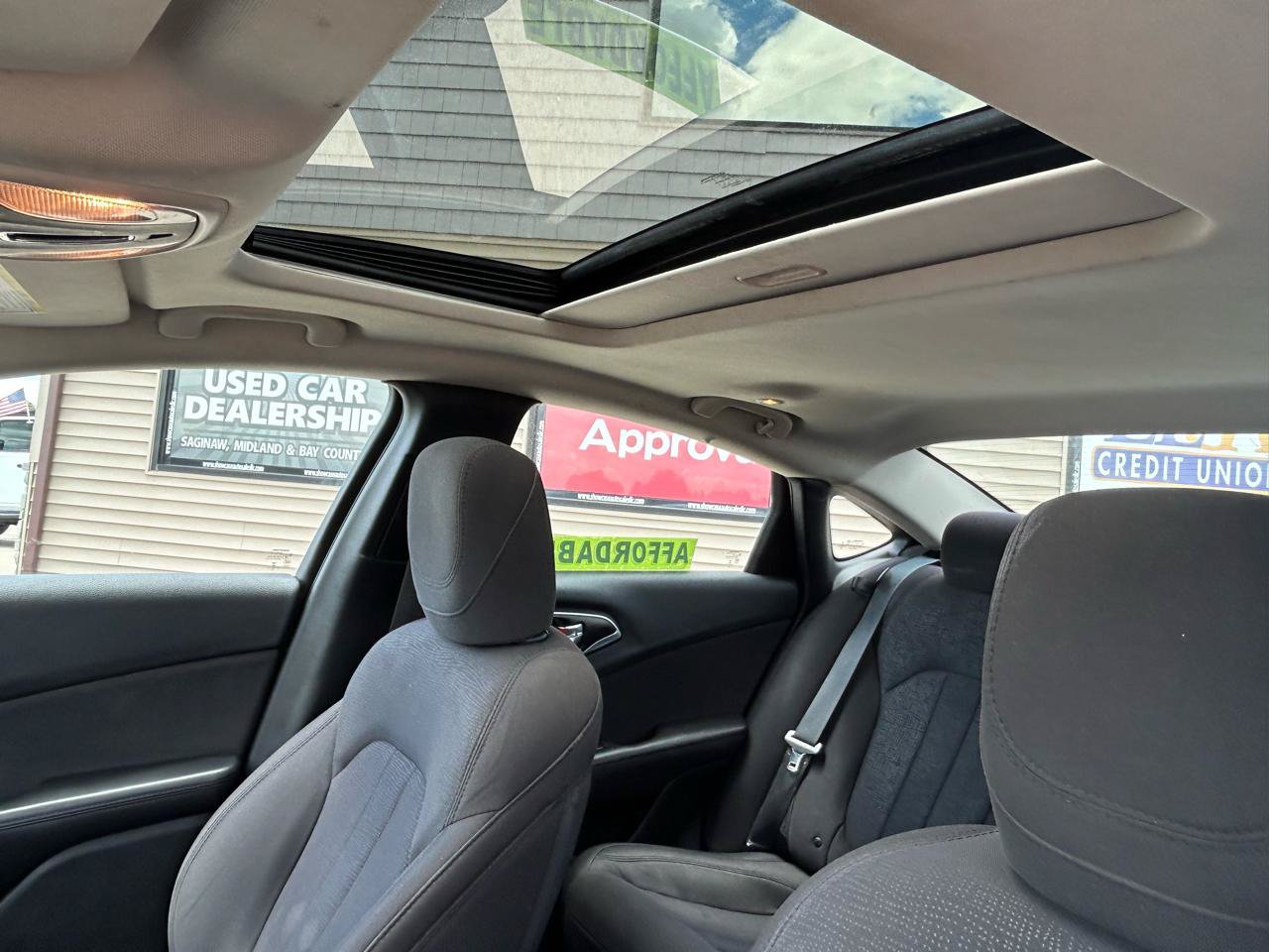 Used 2015 Chrysler 200 Limited w/ Convenience Group FWD image 18