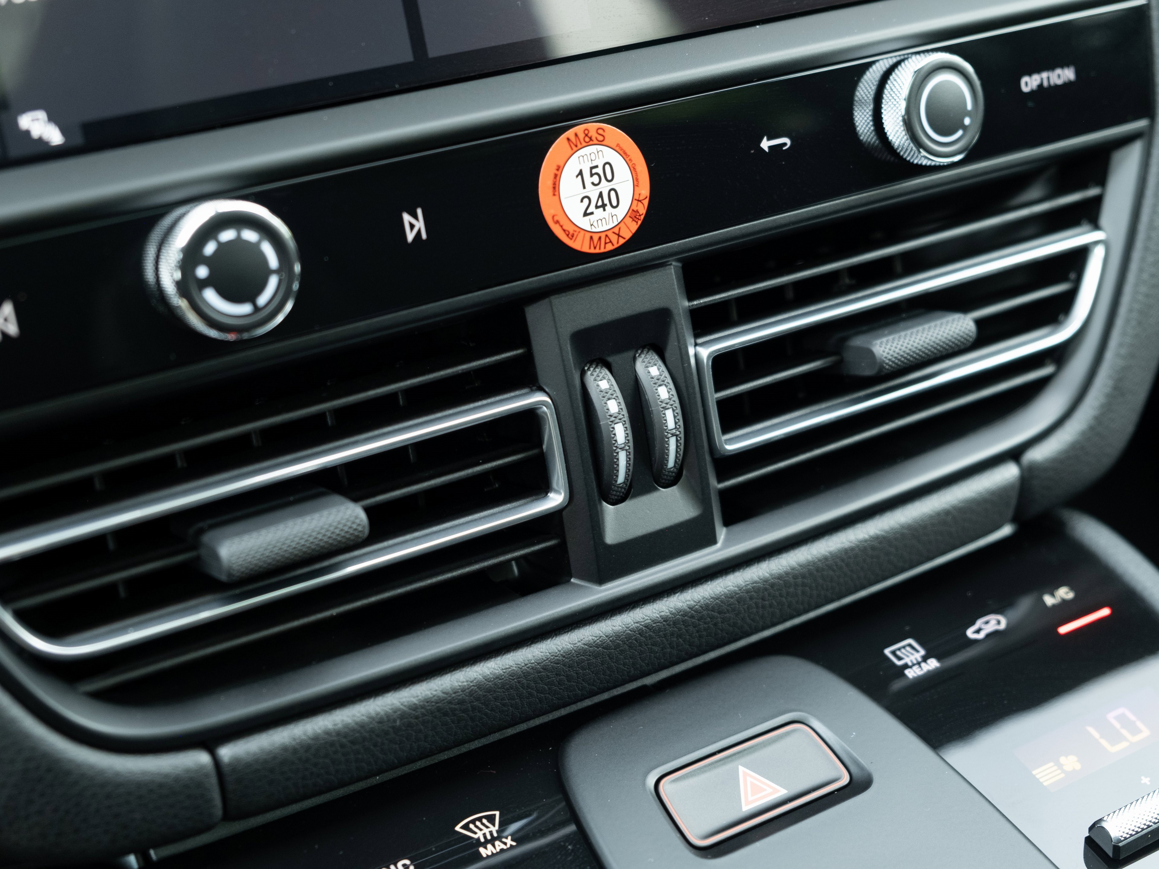 Certified 2025 Porsche Macan image 22