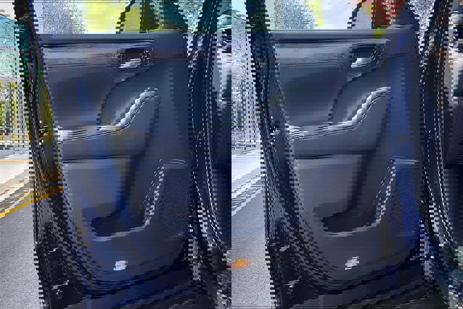 Used 2021 Toyota Highlander Platinum image 24