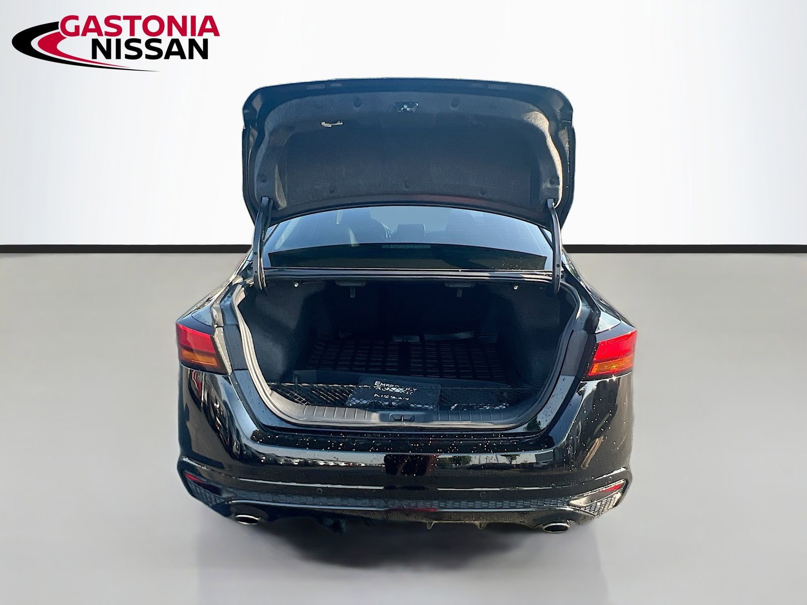 Used 2025 Nissan Altima 2.5 SR FWD image 33