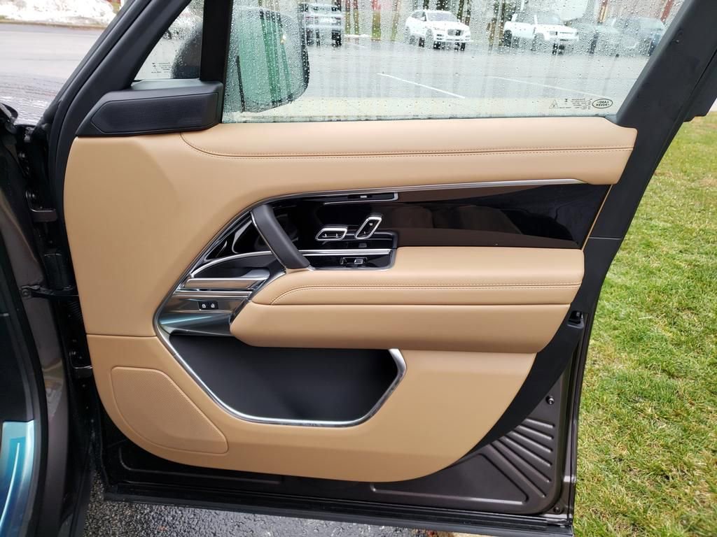 New 2025 Land Rover Range Rover SE image 15