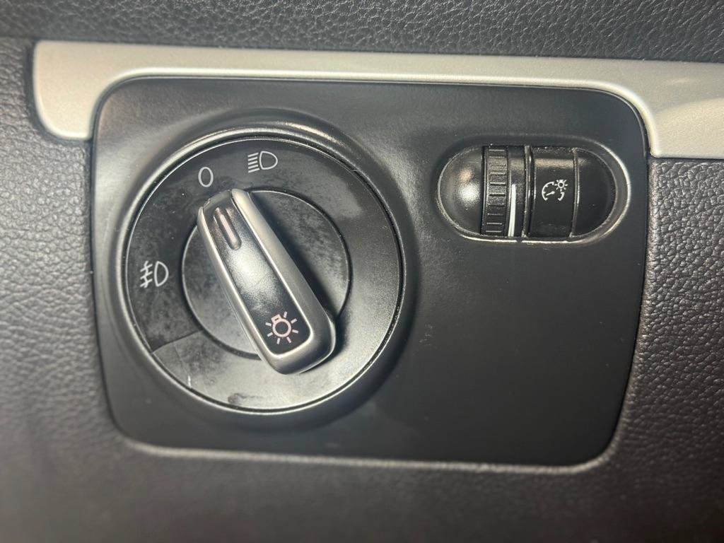 Used 2012 Volkswagen Eos Komfort FWD image 24