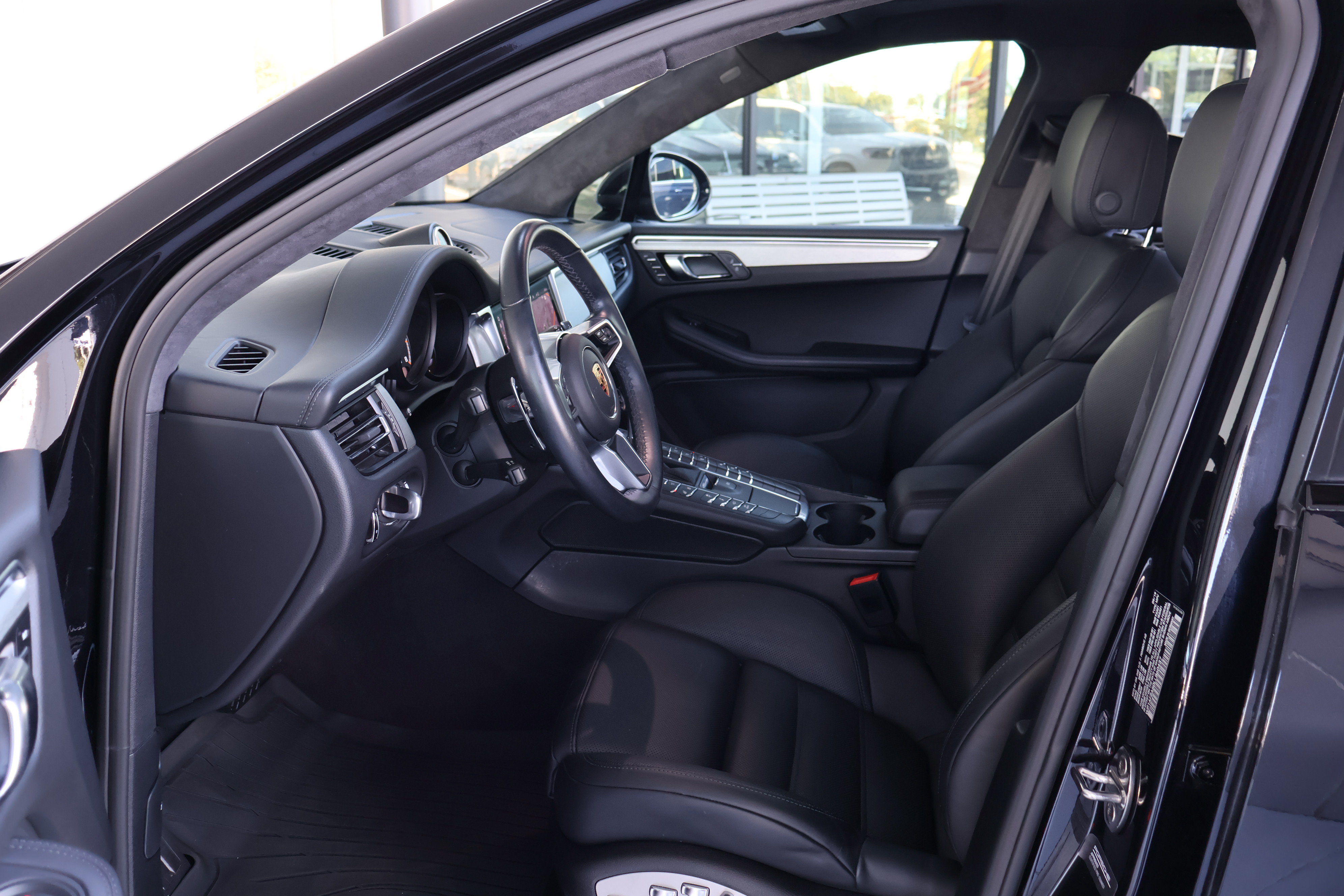 Used 2020 Porsche Macan Turbo AWD/4WD image 13
