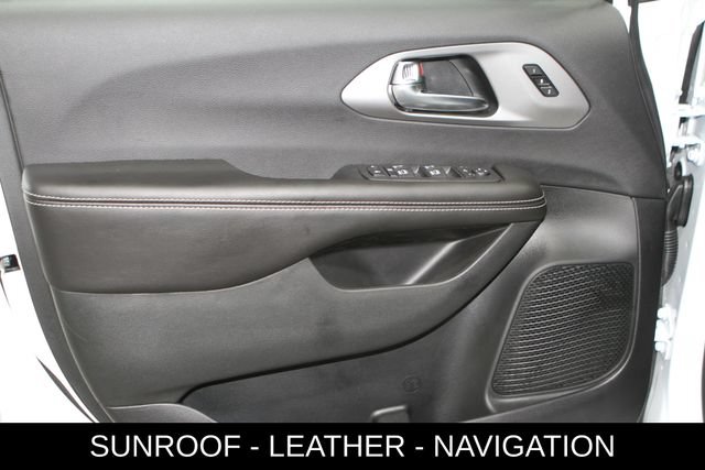 New 2027 Chrysler Pacifica Limited AWD/4WD image 13