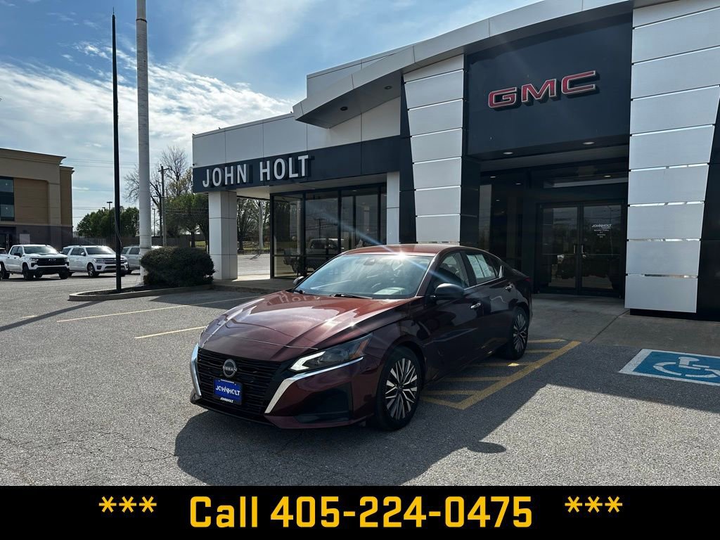 Used 2025 Nissan Altima 2.5 SV image 1