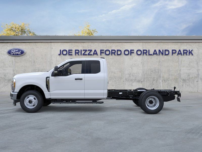 New 2026 Ford F350 XL w/ XL Chrome Package image 3