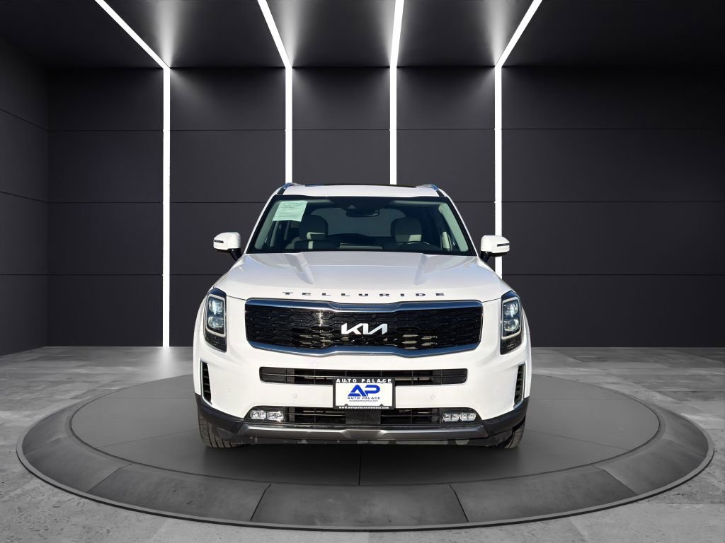 Used 2022 Kia Telluride SX w/ Towing Package image 2