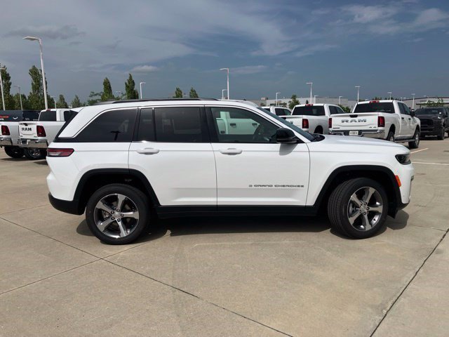 New 2026 Jeep Grand Cherokee Limited w/ Luxury Tech Group II AWD/4WD image 5