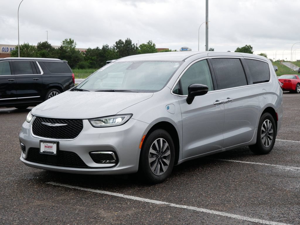 Used 2024 Chrysler Pacifica Limited FWD image 5