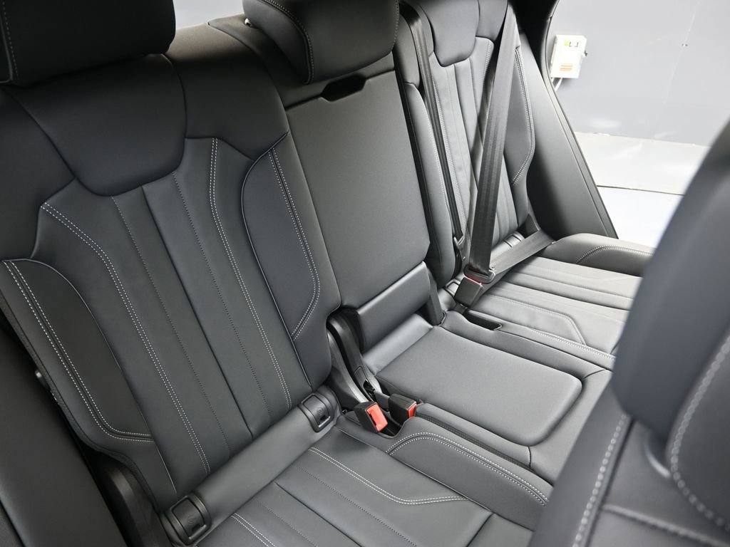 Certified 2025 Audi Q5 2.0T Premium Plus w/ Premium Plus Package image 16