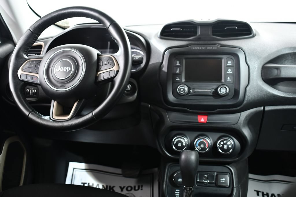 Used 2017 Jeep Renegade Latitude AWD/4WD image 8