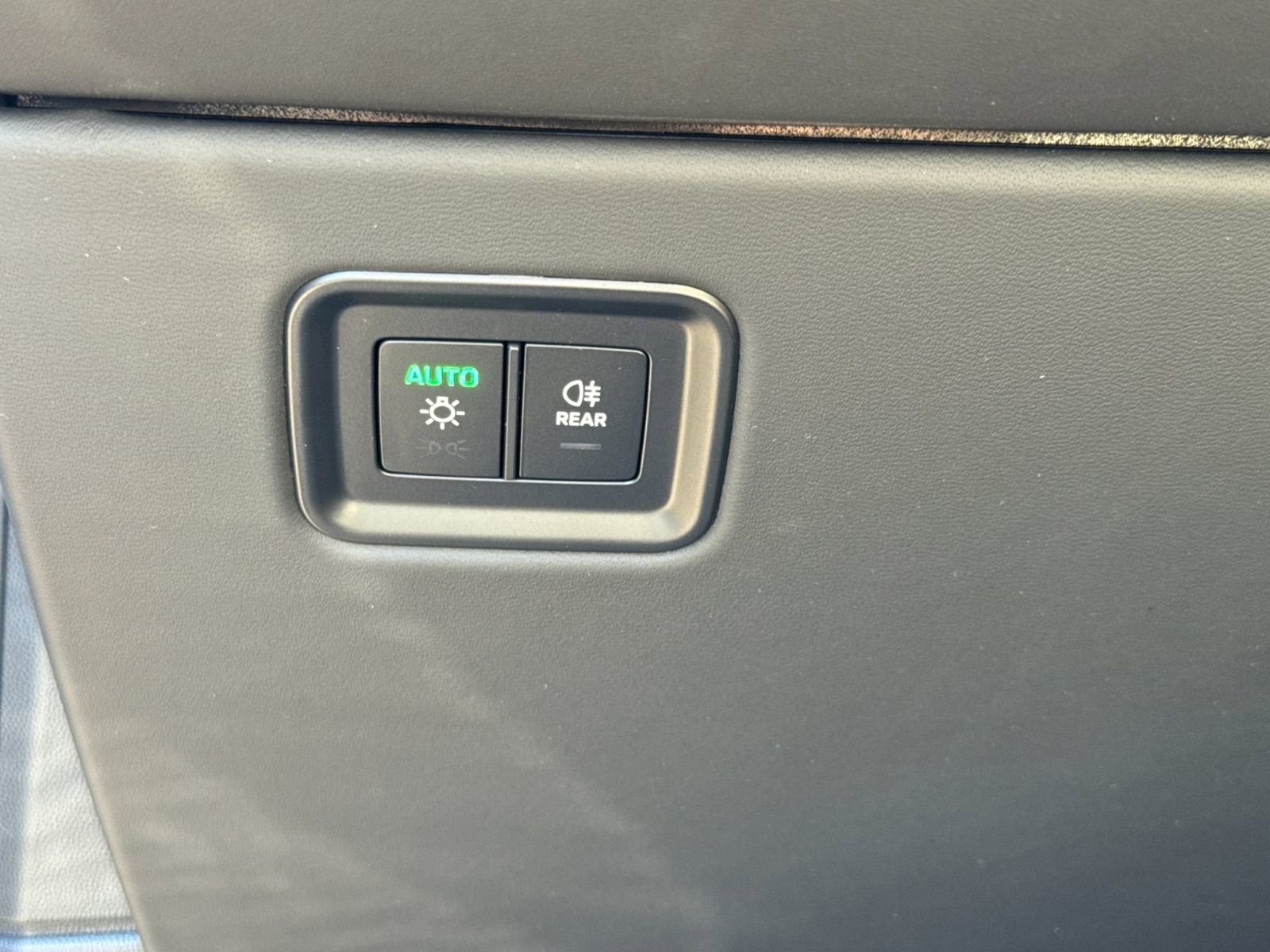 New 2026 Porsche Macan Turbo Electric image 33