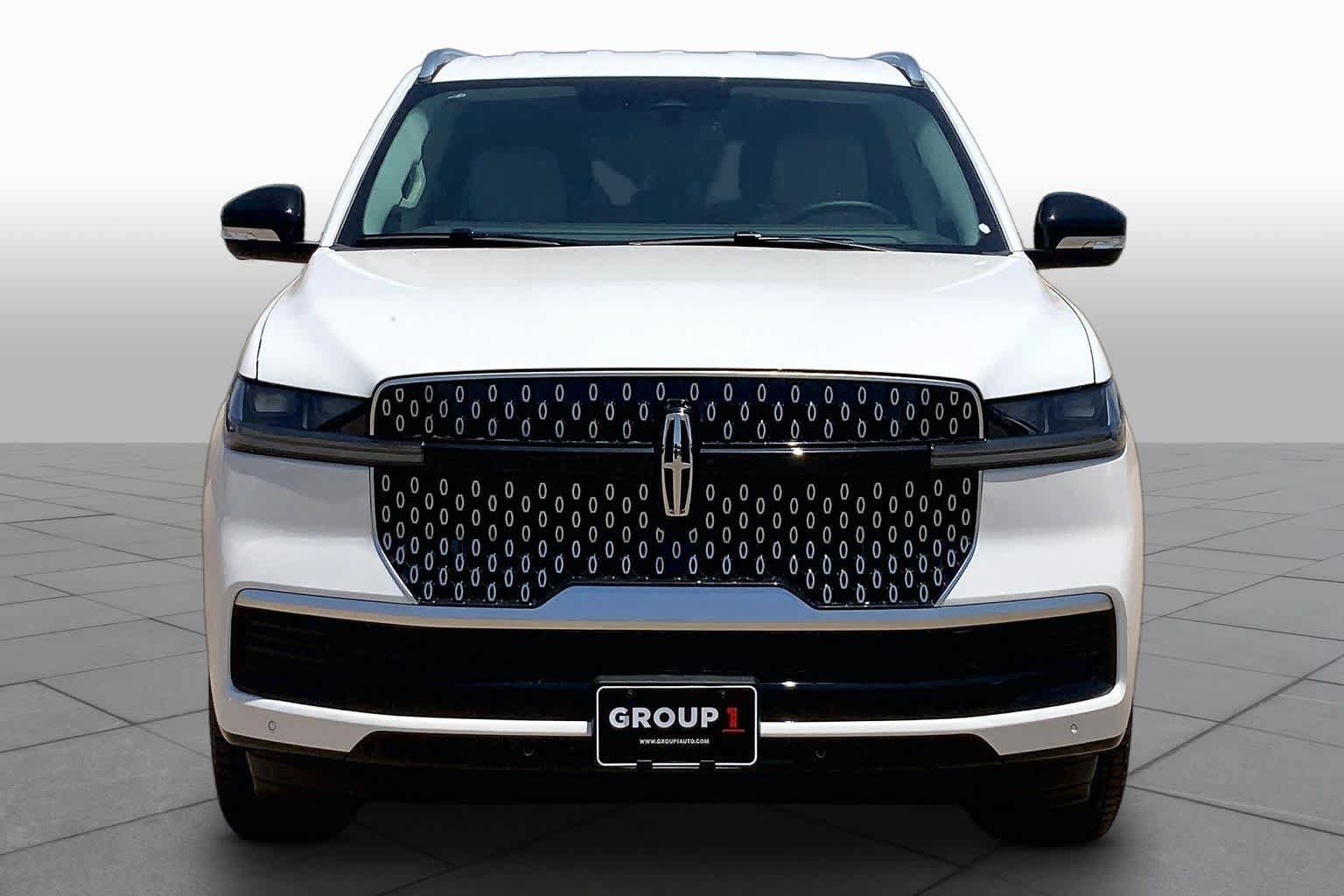 New 2026 Lincoln Navigator L Premier AWD/4WD image 3