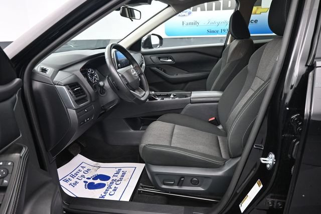 Used 2025 Nissan Rogue SV FWD image 13