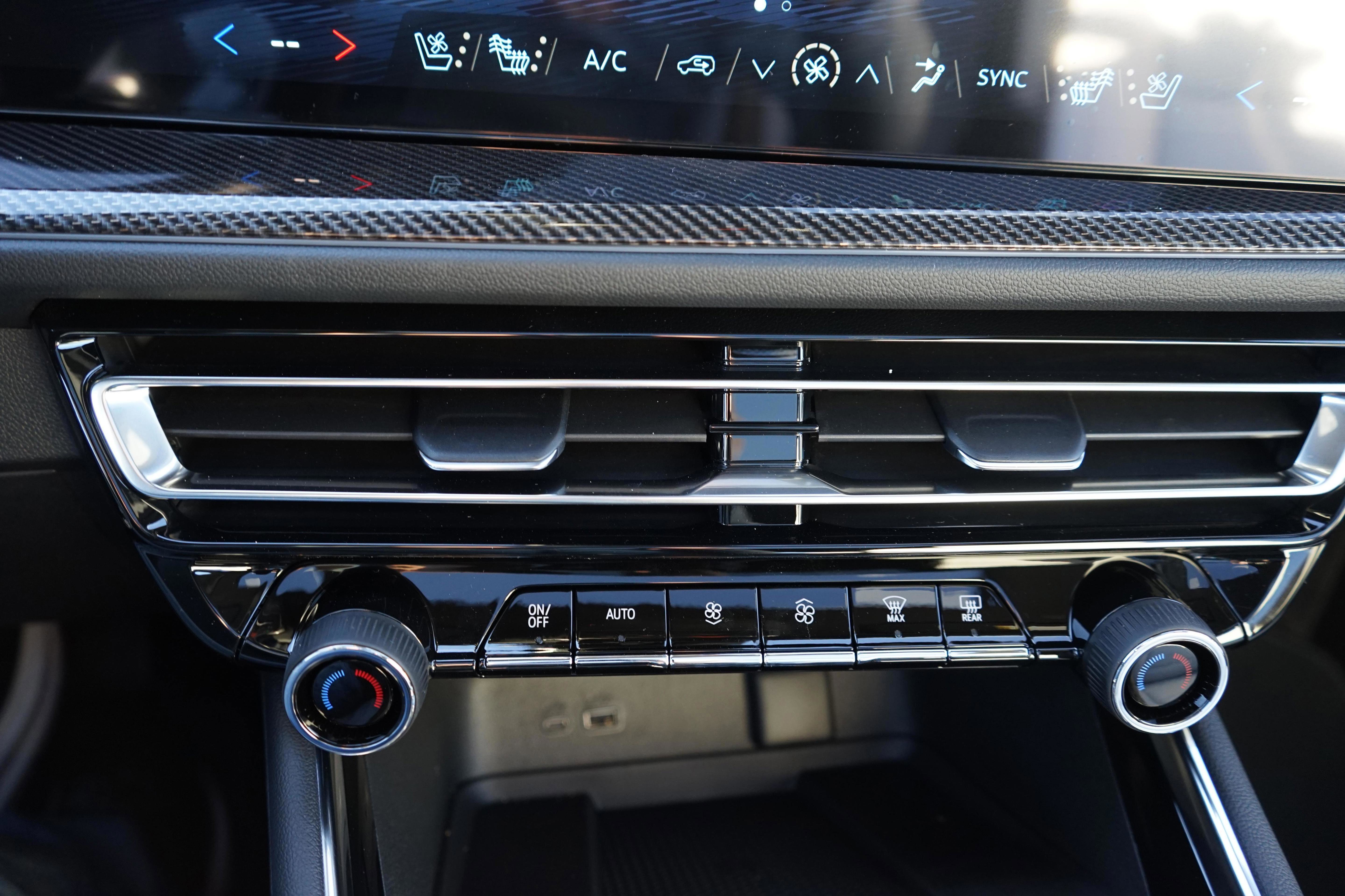 New 2026 Chevrolet Traverse High Country image 16