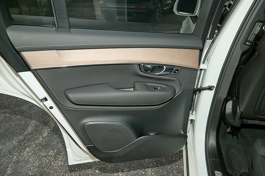 New 2025 Volvo XC90 B6 Plus w/ Protection Package Premier image 17