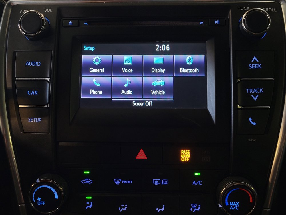 Used 2015 Toyota Camry SE FWD image 25