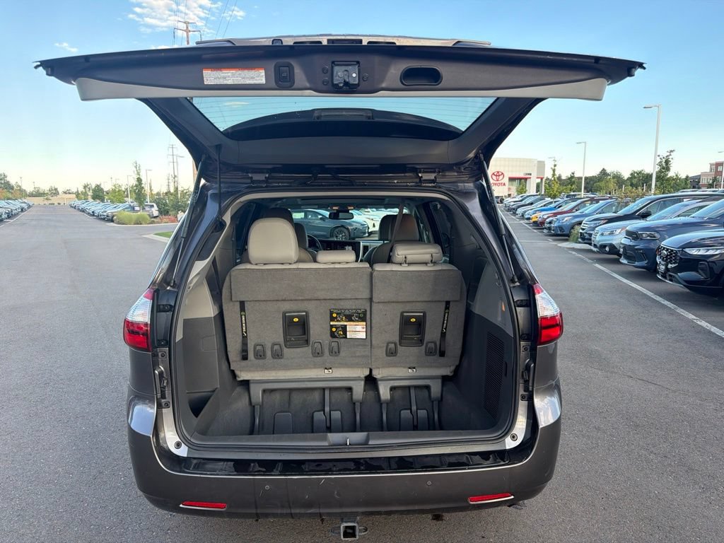 Used 2020 Toyota Sienna XLE w/ XLE Navigation Package AWD/4WD image 16