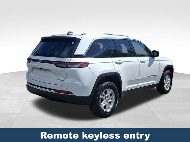 Used 2023 Jeep Grand Cherokee Laredo AWD/4WD image 7