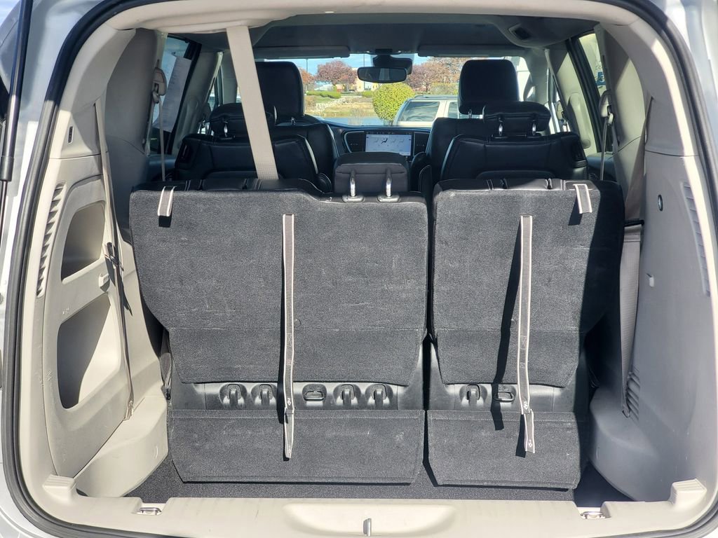 Used 2024 Chrysler Pacifica Touring-L image 10