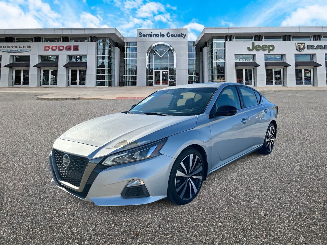 Used 2020 Nissan Altima 2.5 SR w/ Premium Package FWD image 4