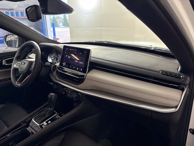 Used 2025 Jeep Compass Limited AWD/4WD image 32