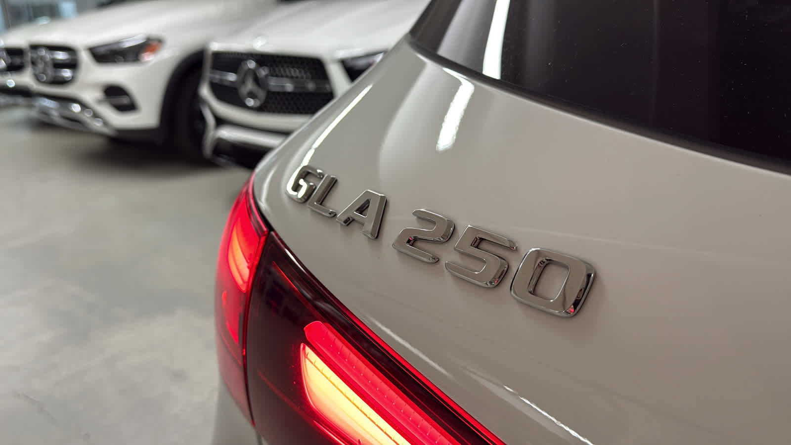 Used 2025 Mercedes-Benz GLA 250 4MATIC image 9