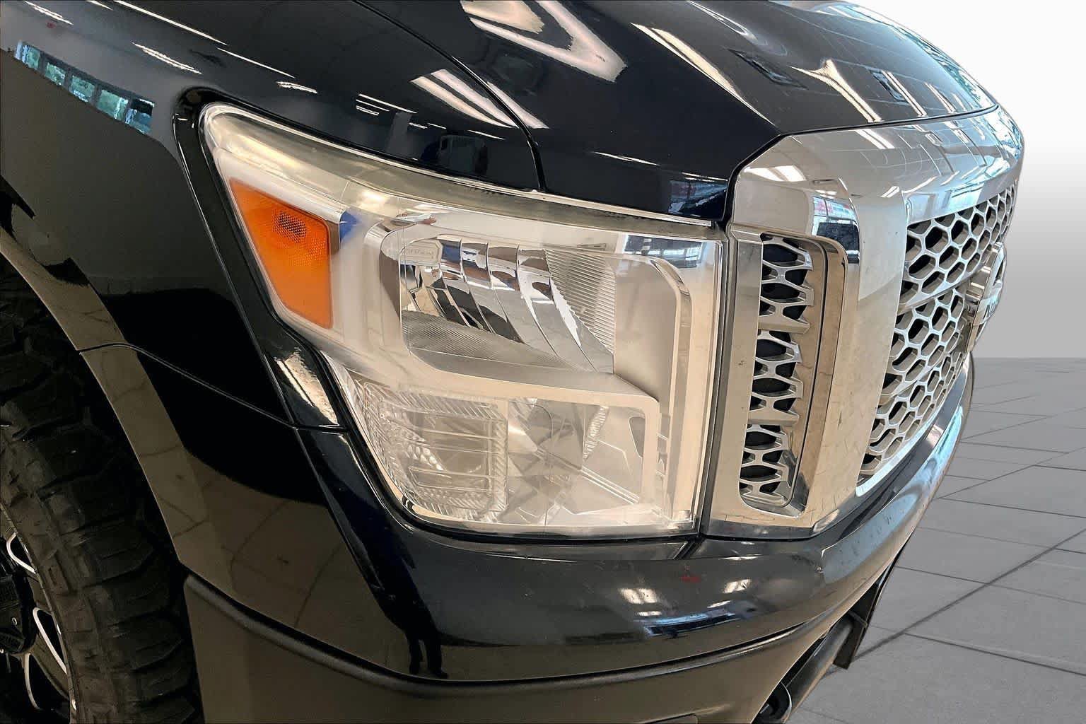Used 2019 Nissan Titan SV w/ SV Convenience Package AWD/4WD image 26