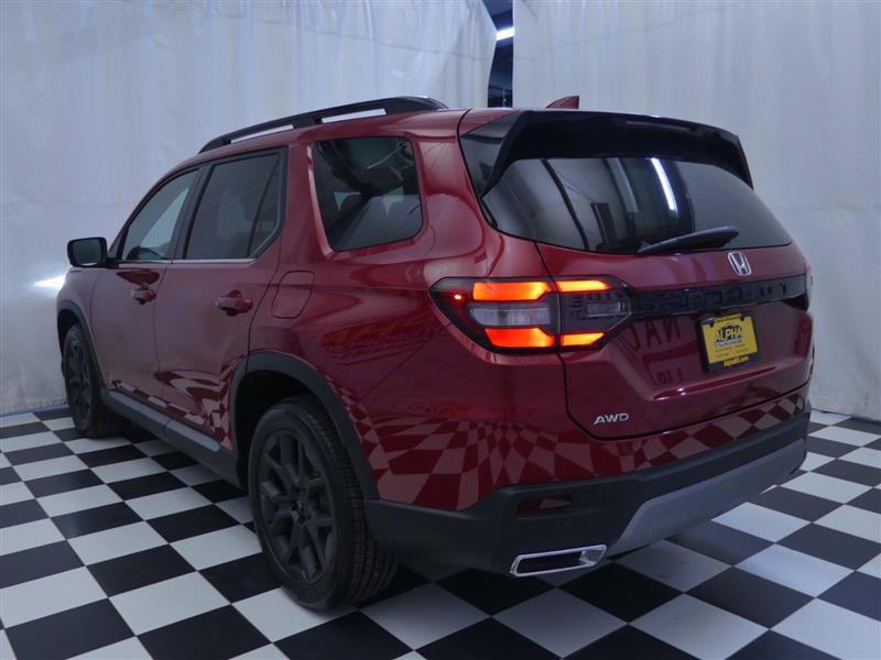 Used 2025 Honda Pilot Elite image 4