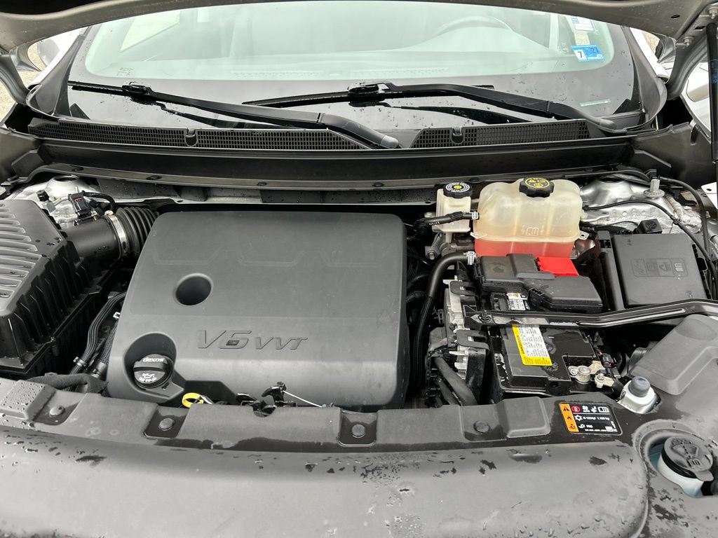 Used 2021 Buick Enclave Essence w/ Sport Touring Edition FWD image 27