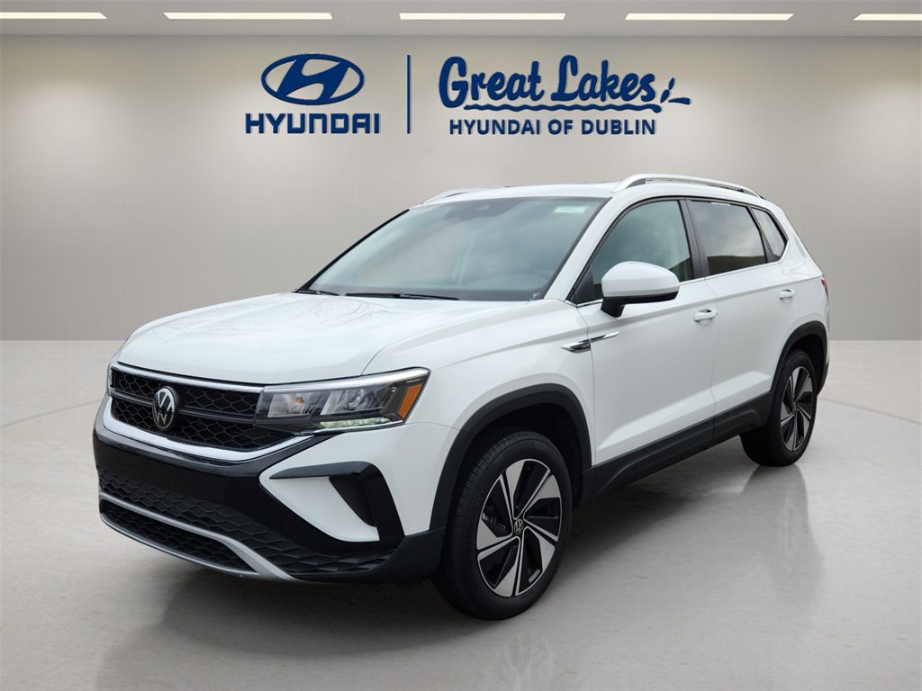 Used 2024 Volkswagen Taos SE w/ Panoramic Sunroof Package image 1