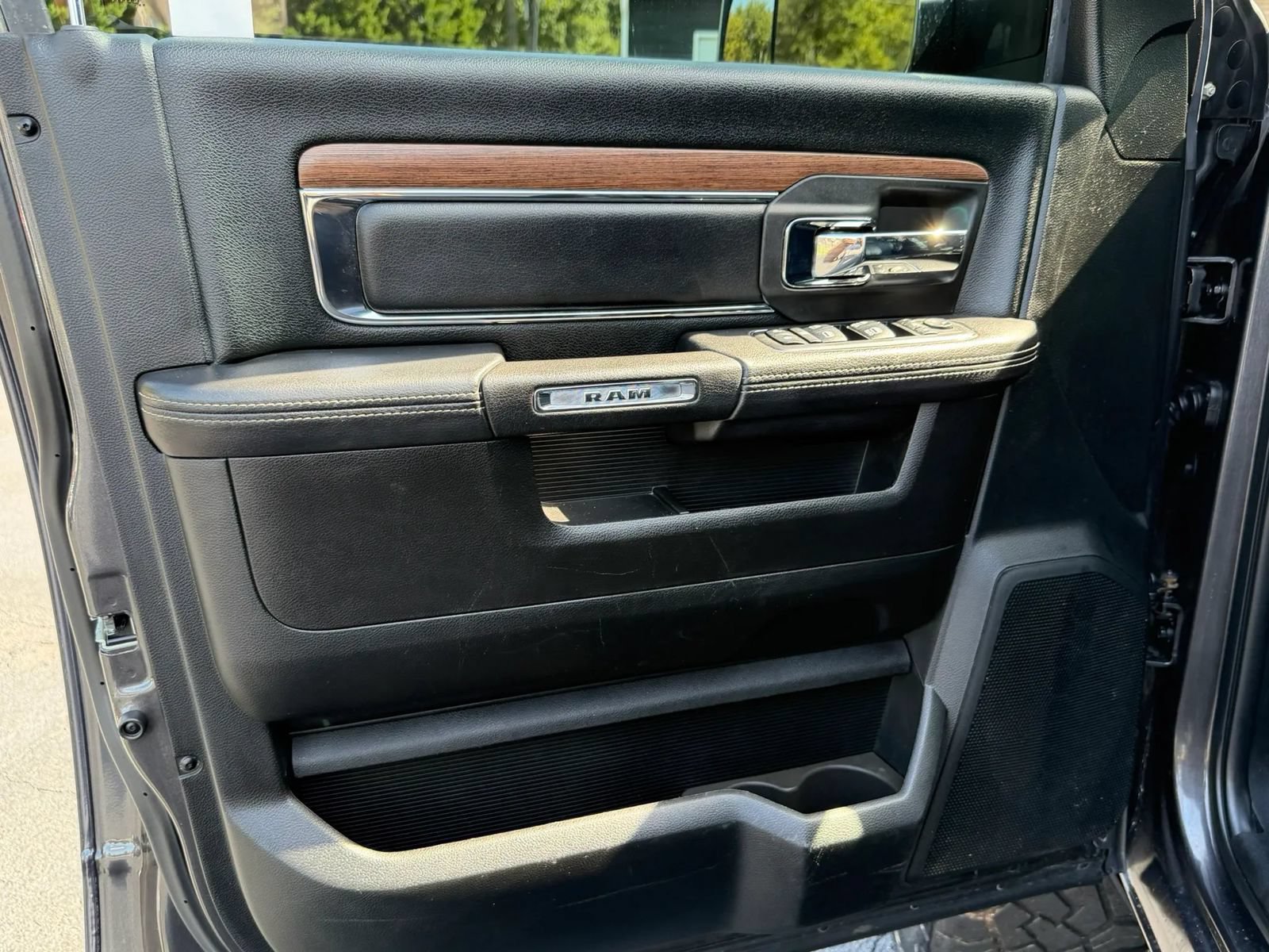 Used 2018 RAM 2500 Laramie w/ Convenience Group AWD/4WD image 29