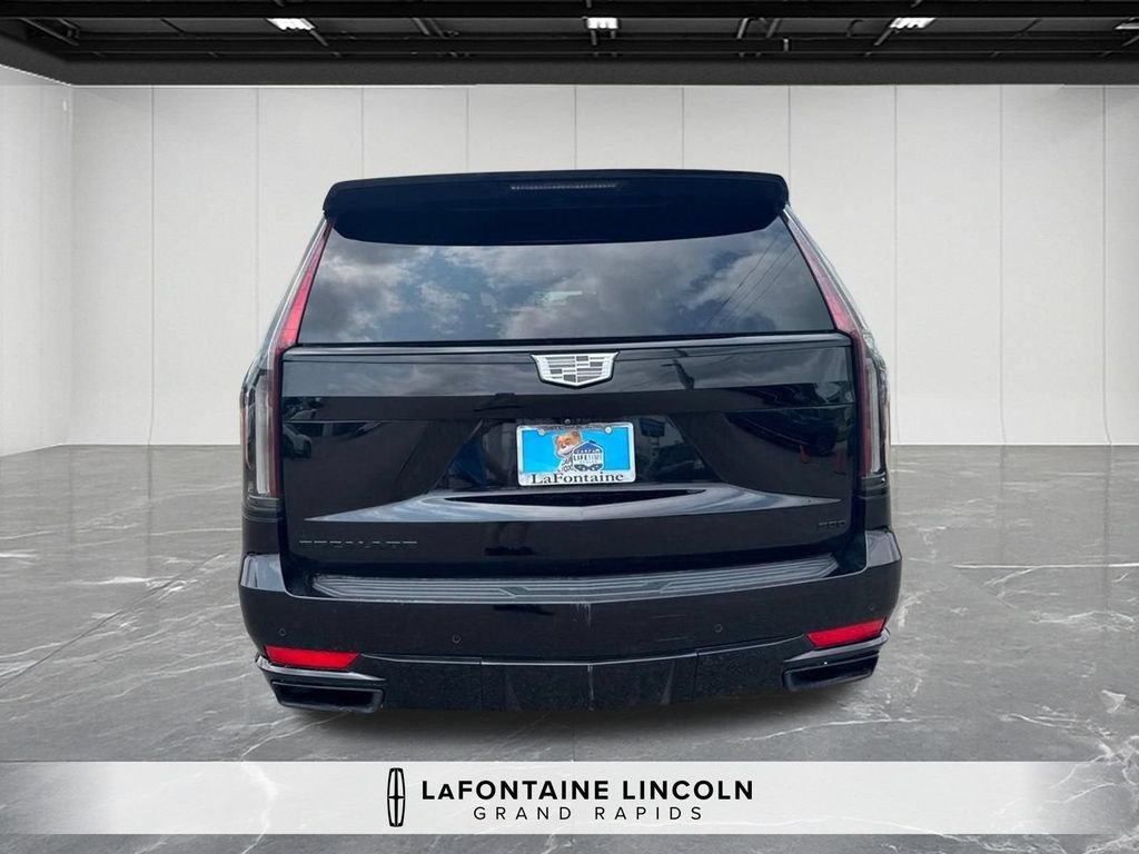 Used 2022 Cadillac Escalade ESV Sport Platinum w/ LPO, ONYX Package AWD/4WD image 4