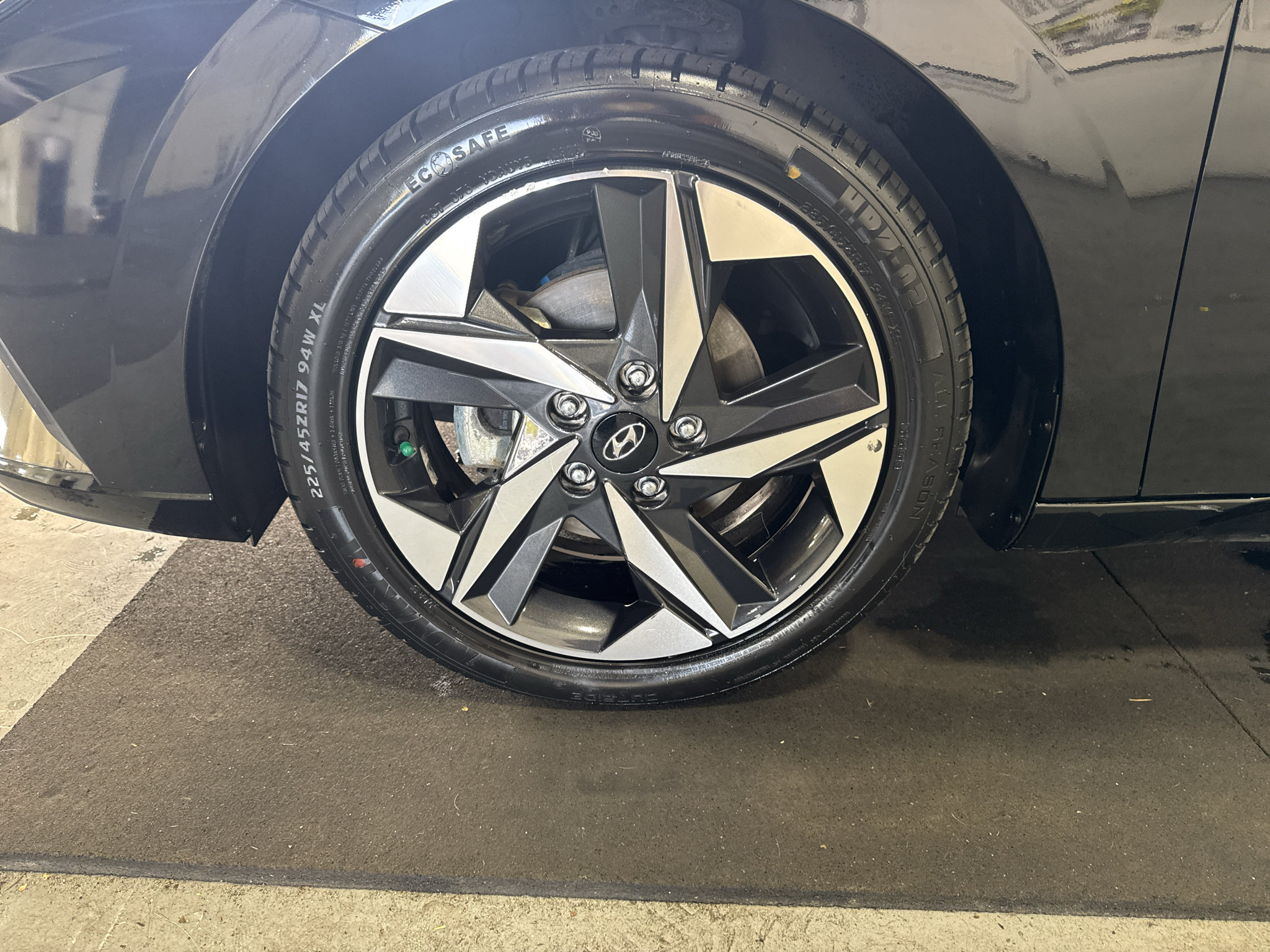 Used 2022 Hyundai Elantra Limited w/ Preferred Accessory Package FWD image 29