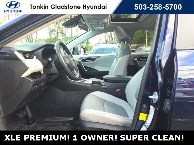 Used 2022 Toyota RAV4 XLE Premium image 9