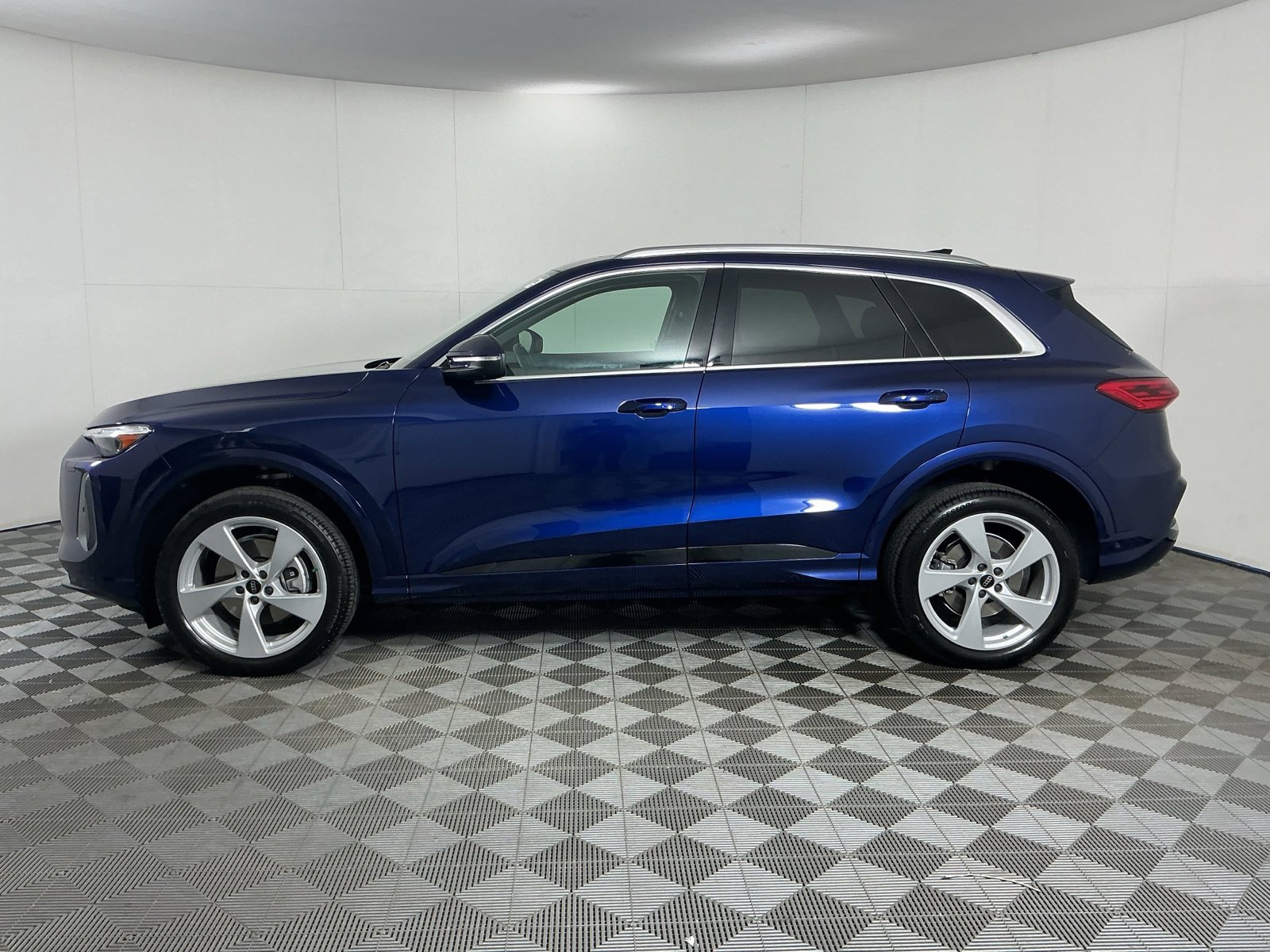 Used 2025 Audi Q5 Premium Plus w/ Premium Plus AWD/4WD image 5