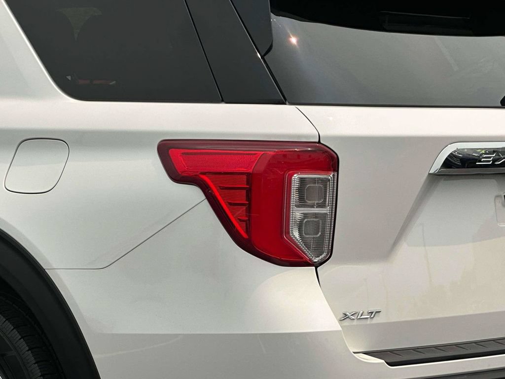 Used 2022 Ford Explorer XLT AWD/4WD image 9