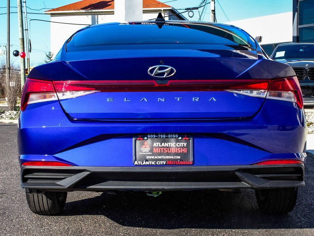 Used 2023 Hyundai Elantra SEL image 5