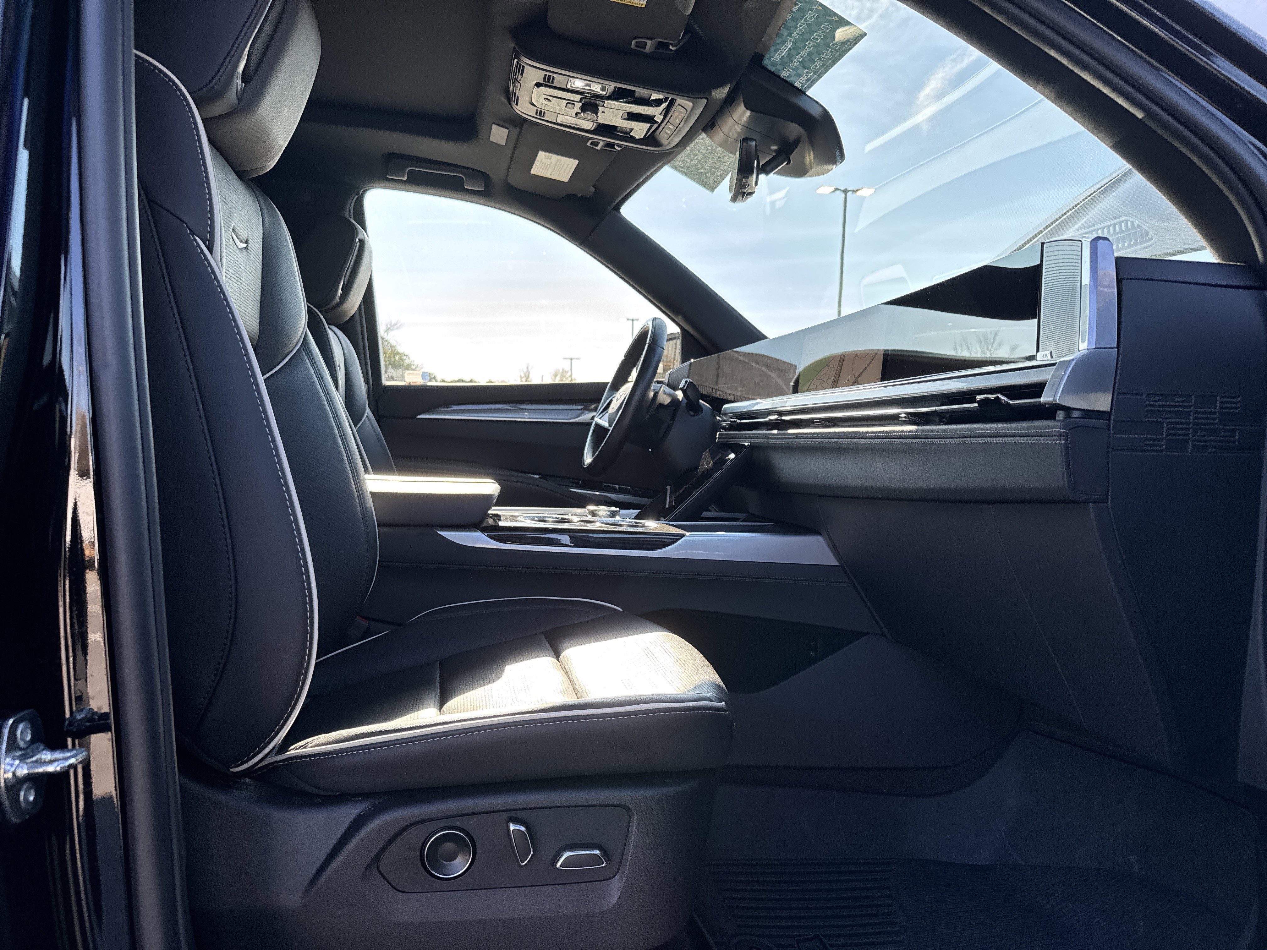 Used 2025 Cadillac Escalade Premium Luxury w/ Touring Package image 34