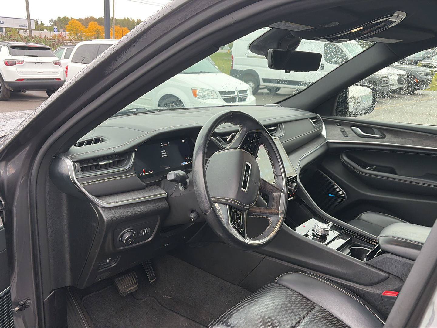 Used 2021 Jeep Grand Cherokee L Overland w/ Luxury Tech Group IV AWD/4WD image 5