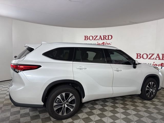 Used 2022 Toyota Highlander XLE image 9