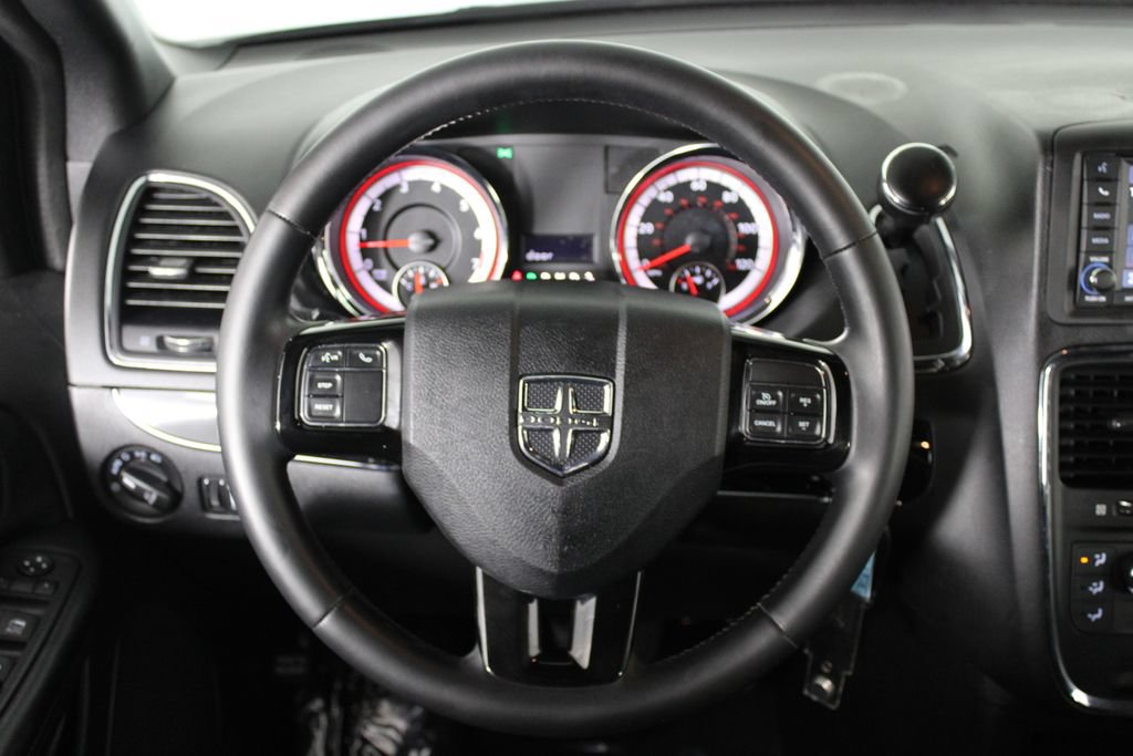 Used 2020 Dodge Grand Caravan SE FWD image 21