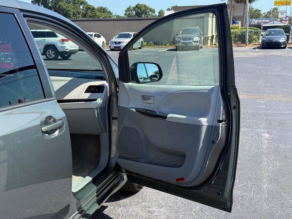Used 2014 Toyota Sienna LE image 15