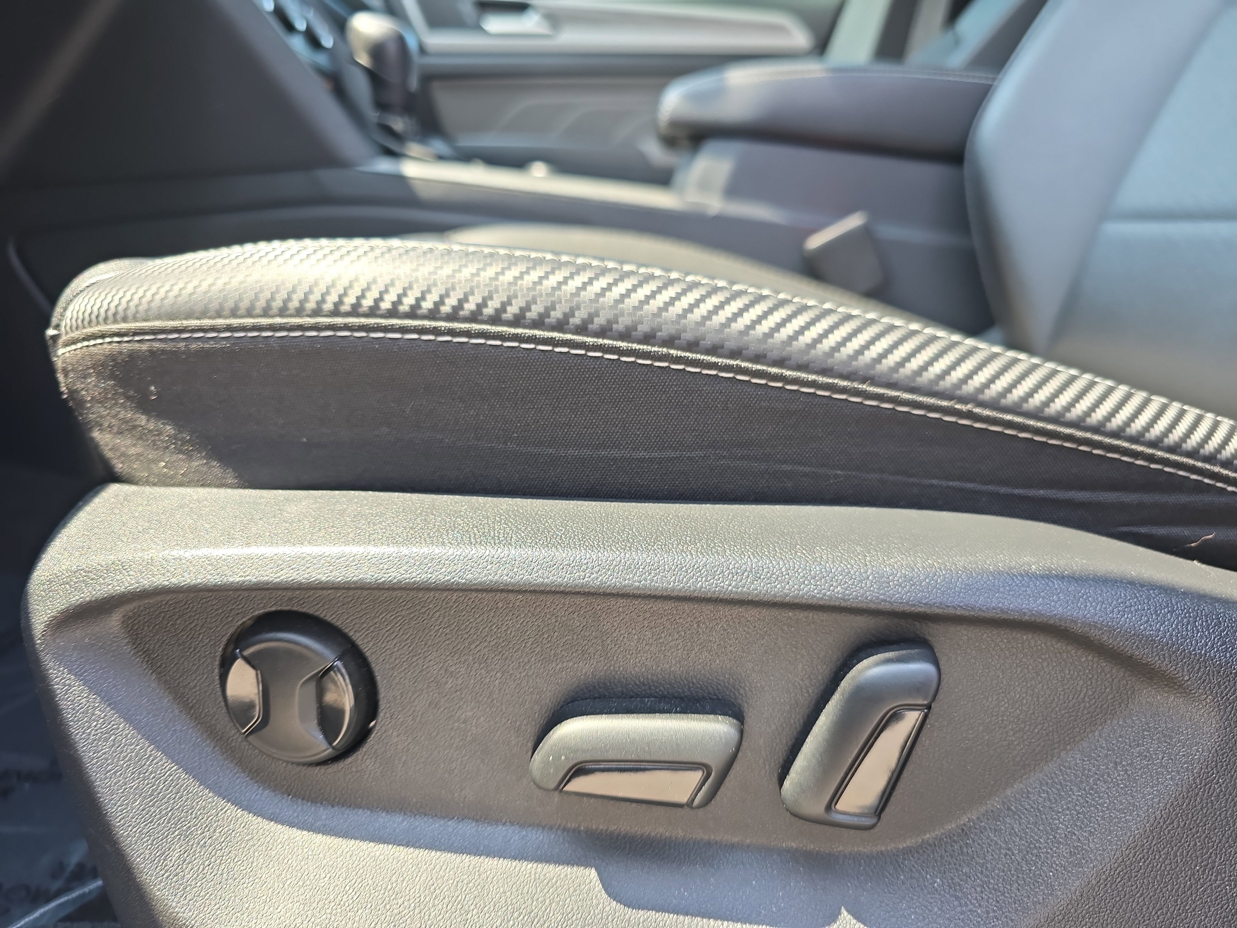 Used 2022 Volkswagen Atlas Cross Sport SE image 25